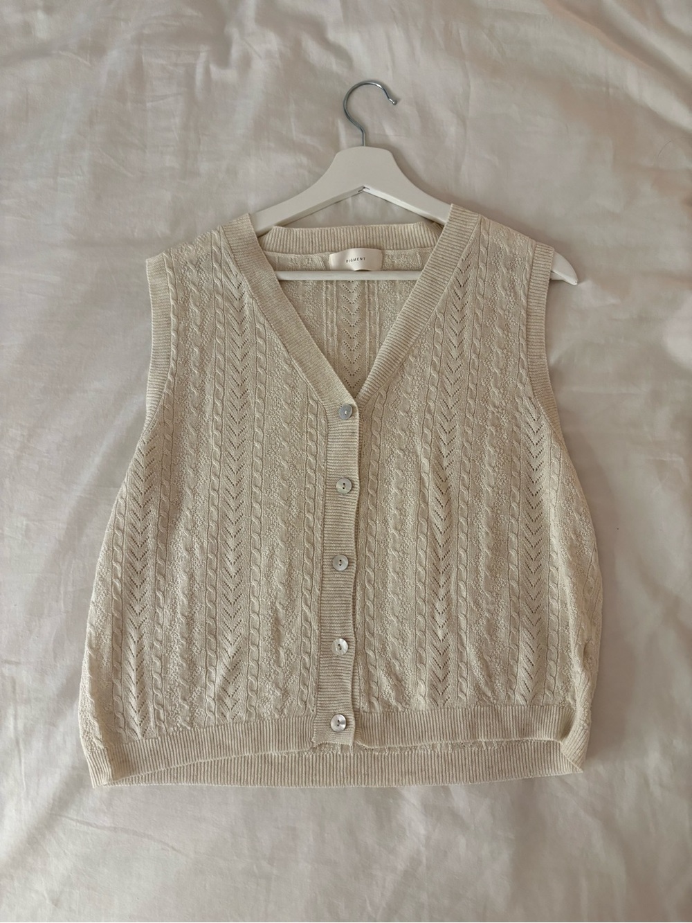 PIGMENT Cable-Knit Cream V-Neck Button Sweater Vest